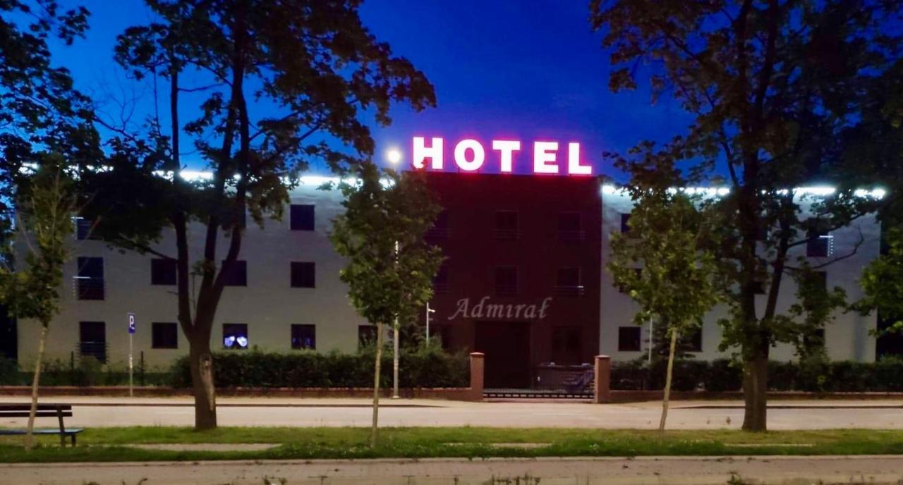 Hotel I Restauracja Admiral Legnica Exterior foto